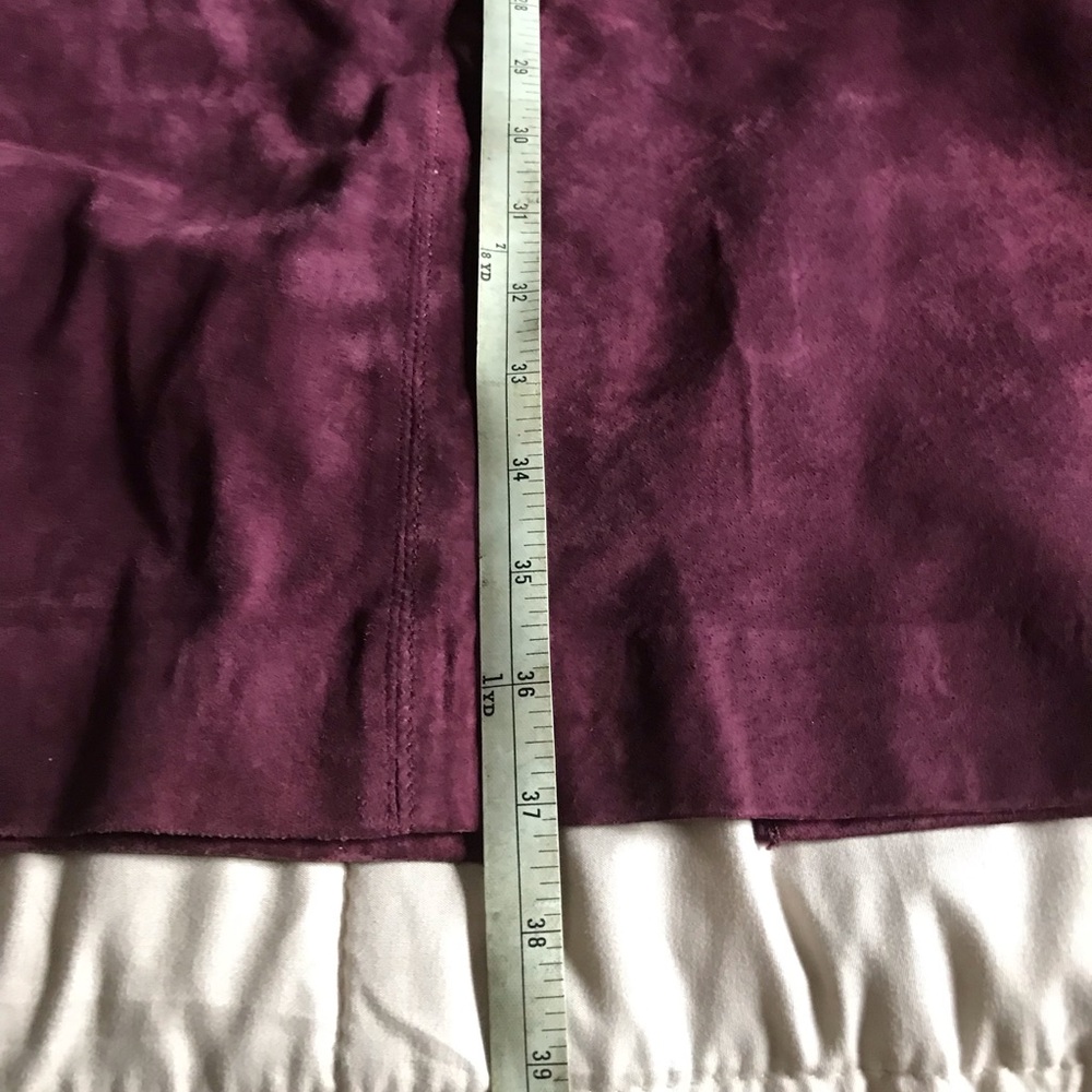 Elegant unworn high quality suede Midi Skirt - Eggplant 
Size 12 Brandon Thomas - Picture 10 of 11